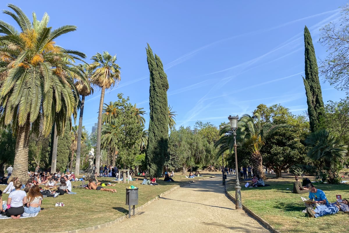 Allée dans parc de la Ciutadella