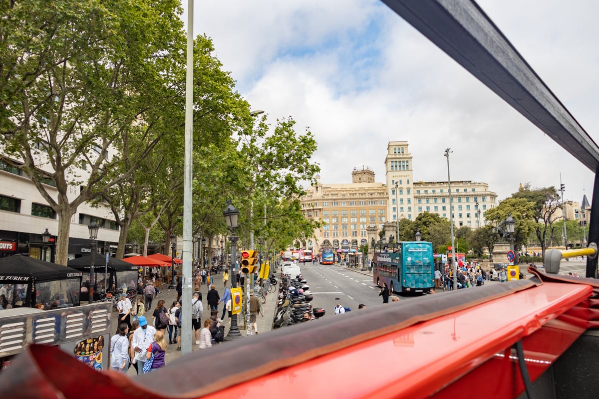 Bus touristique de la place de Catalogne
