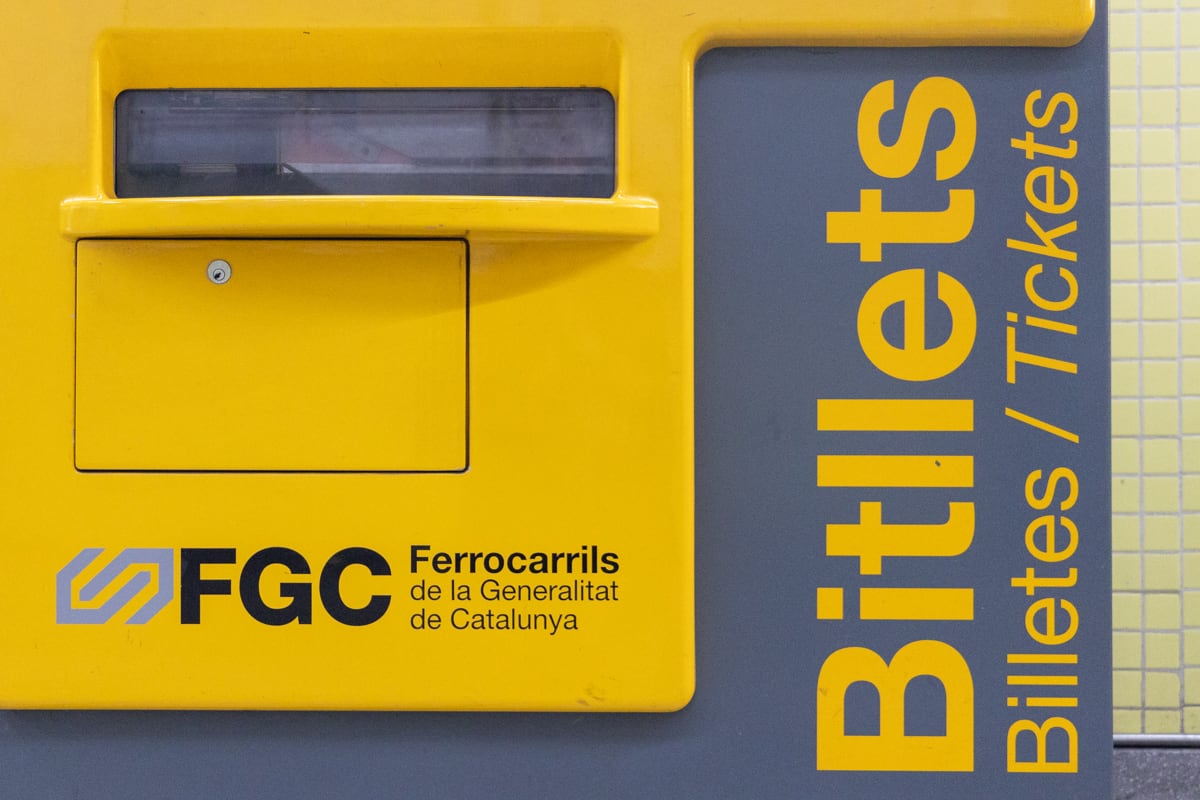 Distributeur de billets pour les trains de banlieue de Barcelone