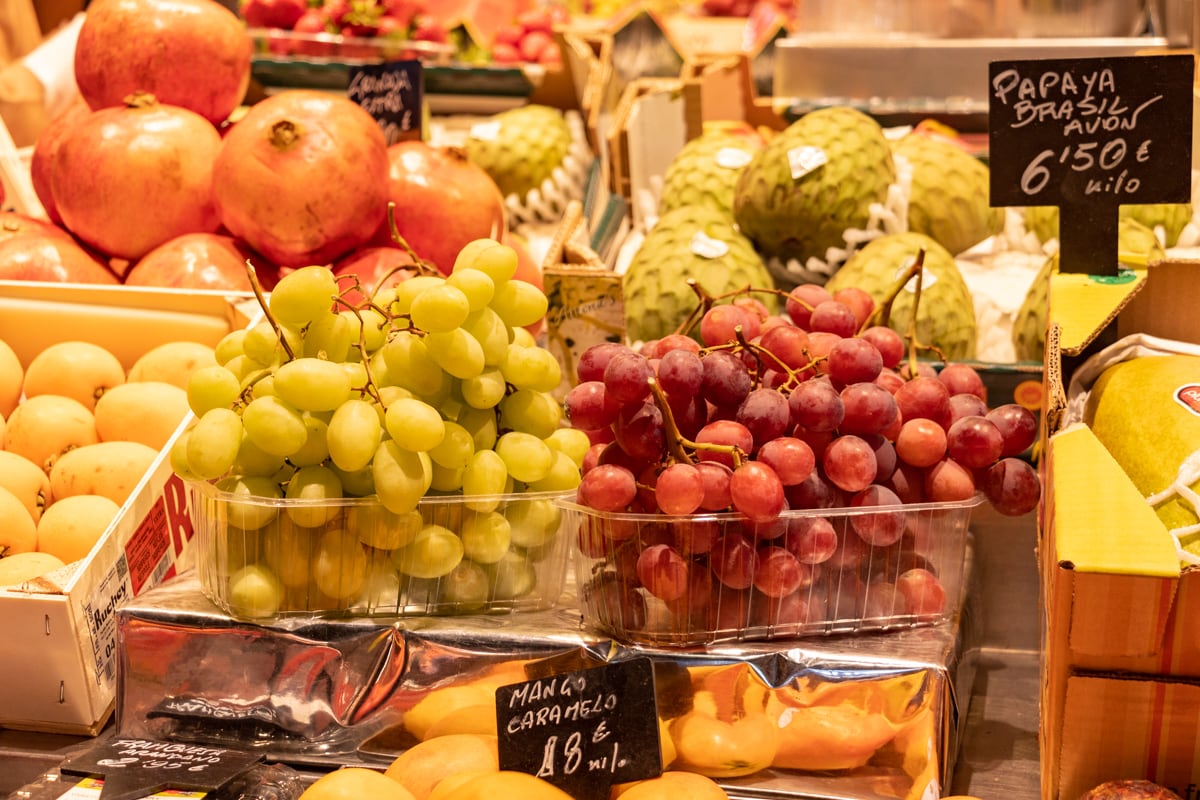 Fruits au marché de la boqueria de barcelone