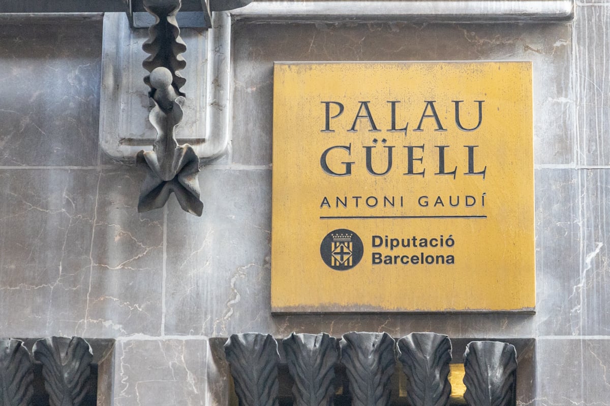 Plaque d'entrée du Palau Guëll