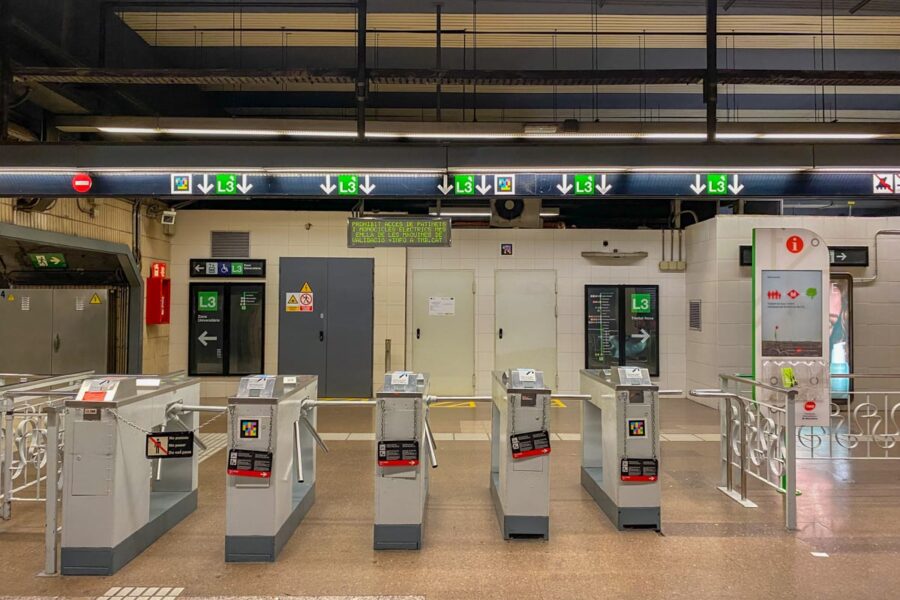 Portique du métro de Barcelone