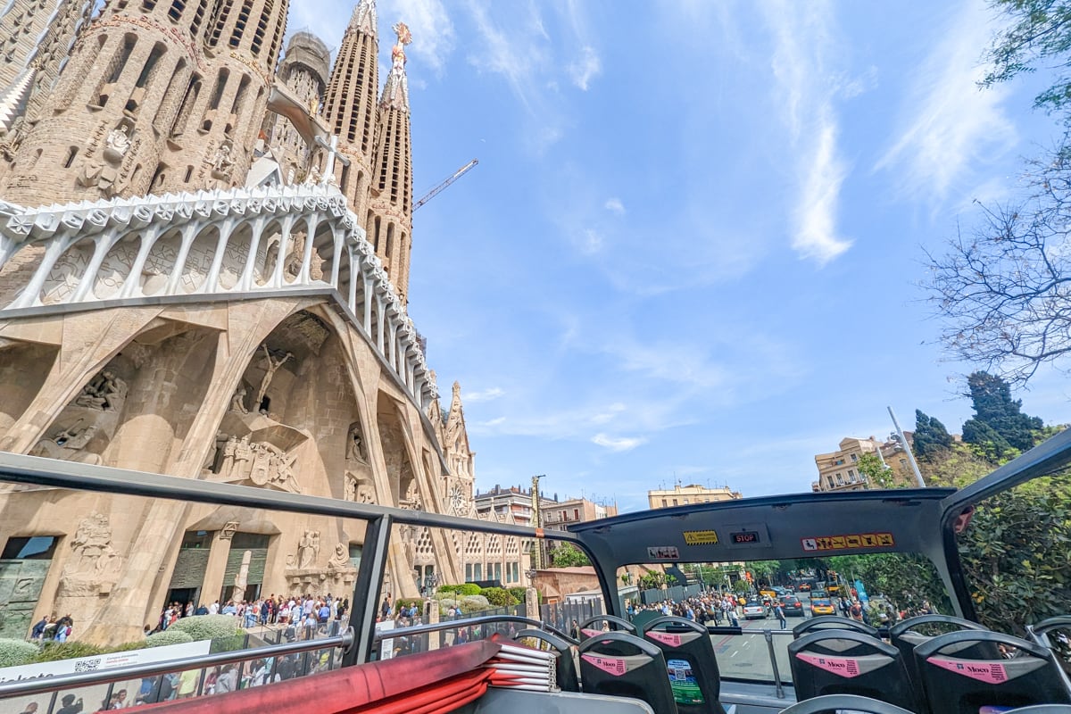 Sagrada Familia depuis le bus touristique de Barcelone