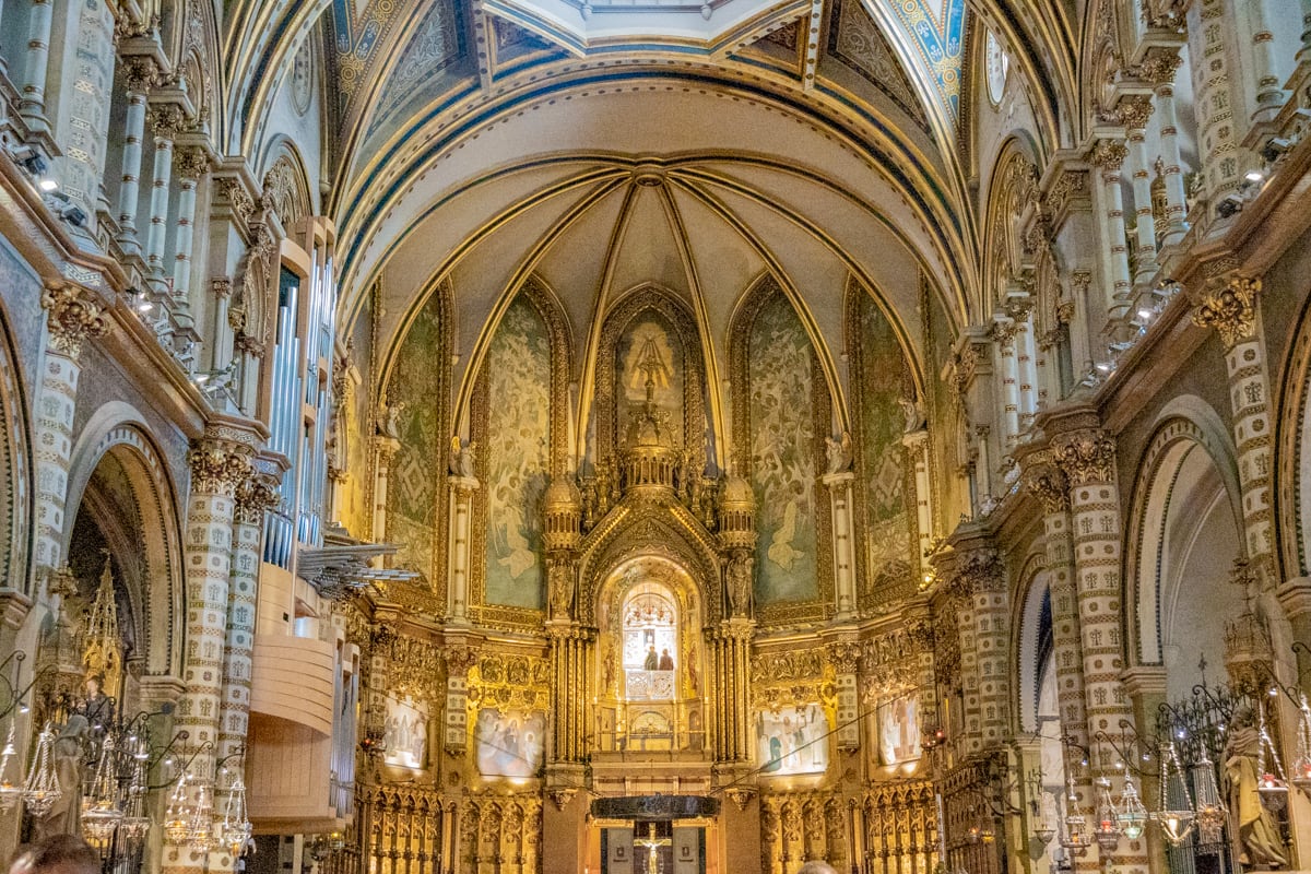 Intérieur de la basilique de Montserrat à Barcelone