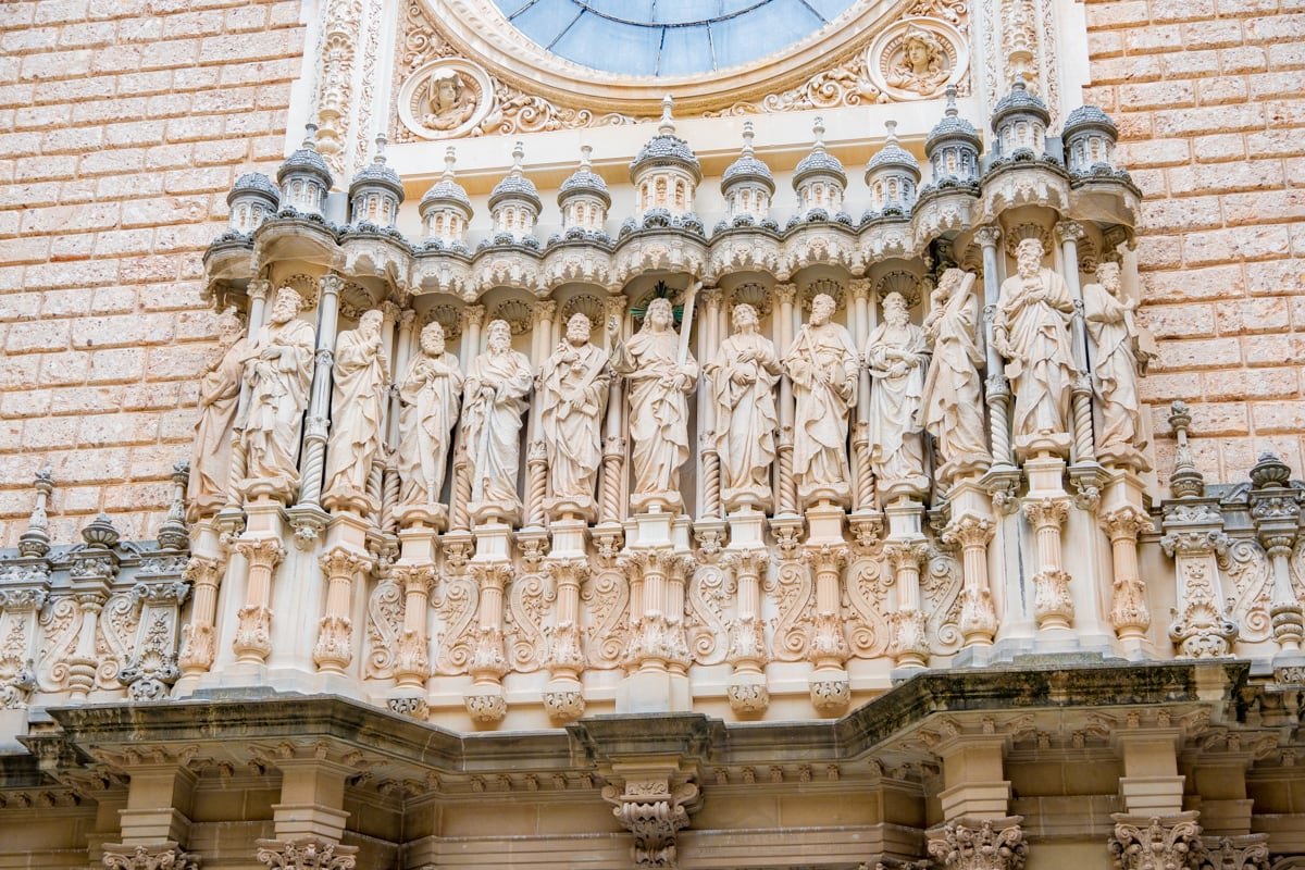 Statues de façade du monastère de Montserrat