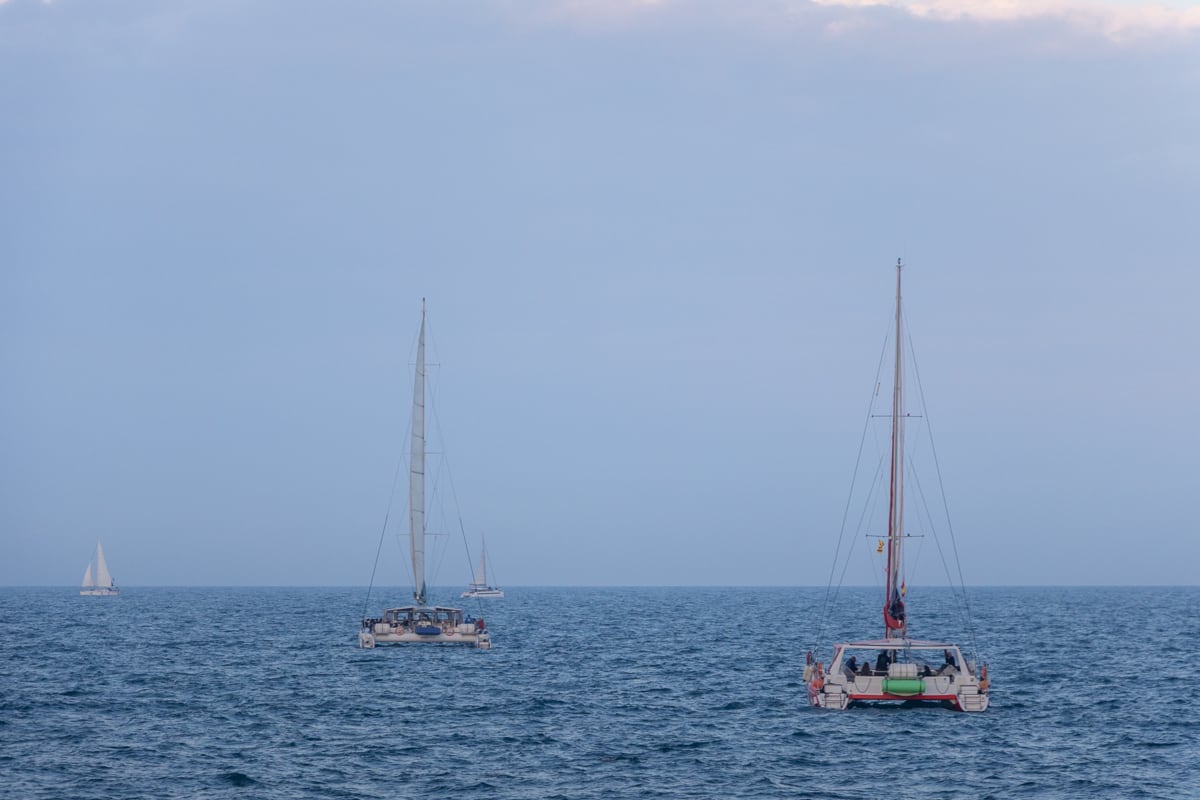 Bateaux dans la baie de Barcelone